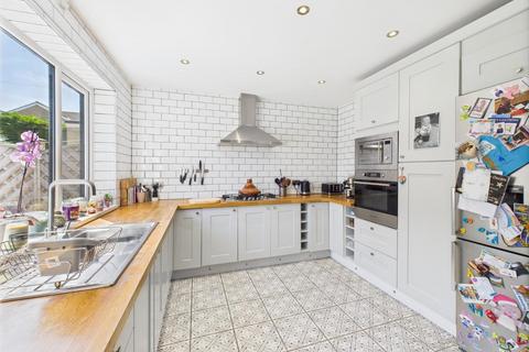 4 Harehill Close, Bradford, BD10 8PG
