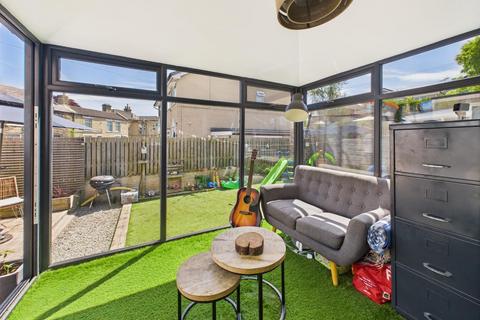 4 Harehill Close, Bradford, BD10 8PG