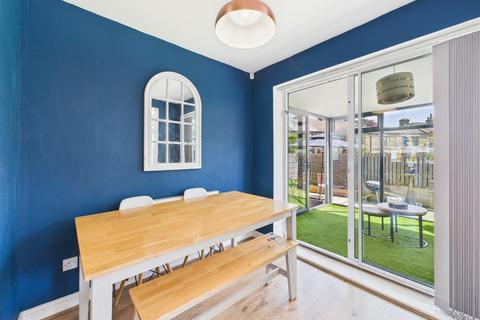 4 Harehill Close, Bradford, BD10 8PG