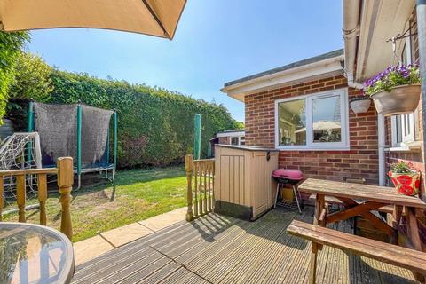 5 Chestnut Close, Whitfield, Dover, CT16 3HE