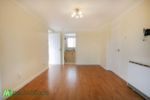 2 bedroom maisonette for sale, Hollybush Way, West Cheshunt