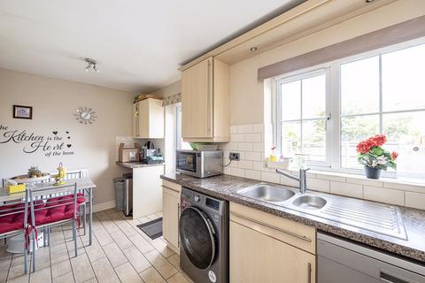 16 Brook Close, Dunstable, LU6 1HD