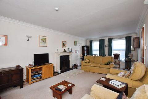 undefined, Laverstock Park West, Salisbury                      *NO ONWARD CHAIN*