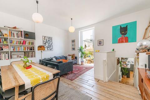 2 bedroom apartment for sale, Median Road, E5