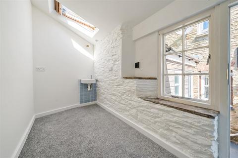 4 Waterloo Road, Kingsbridge, TQ7 1LZ