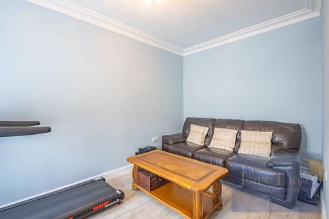 5 bedroom semi-detached house for sale, Boleyn Way, Hainault IG6