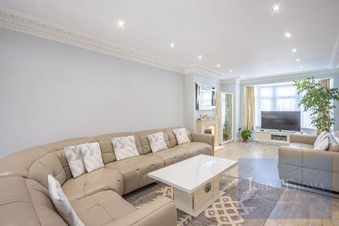 5 bedroom semi-detached house for sale, Boleyn Way, Hainault IG6