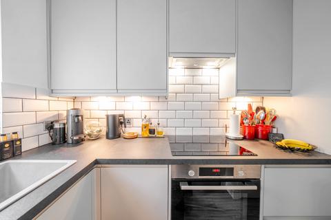 2 bedroom apartment for sale, Forest Road, London