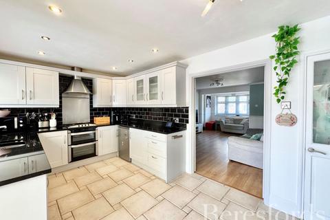 17 Flamingo Walk, Hornchurch, RM12 5QP