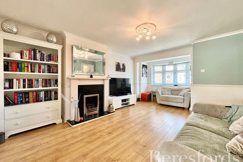17 Flamingo Walk, Hornchurch, RM12 5QP