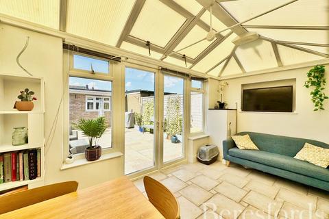 17 Flamingo Walk, Hornchurch, RM12 5QP