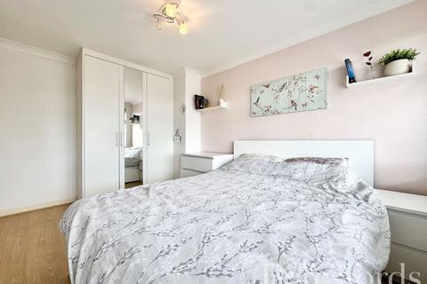 17 Flamingo Walk, Hornchurch, RM12 5QP