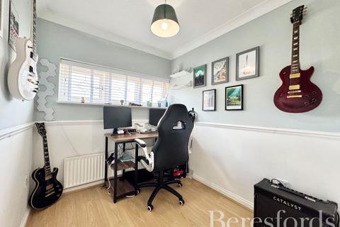 17 Flamingo Walk, Hornchurch, RM12 5QP