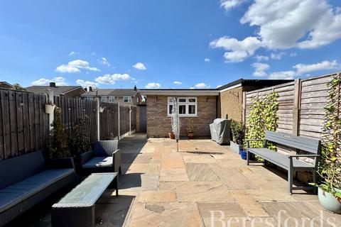 17 Flamingo Walk, Hornchurch, RM12 5QP