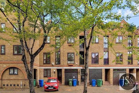4 bedroom terraced house to rent, Greenland Quay, London, SE16 7RN