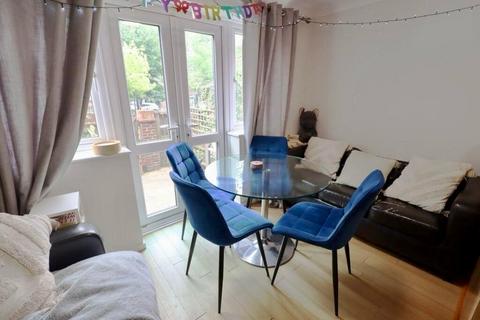 4 bedroom terraced house to rent, Greenland Quay, London, SE16 7RN