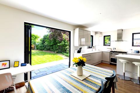 73 Bearton Green, Hitchin, SG5 1UG