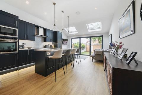 38 Lower Downs Road, London, SW20 8QQ