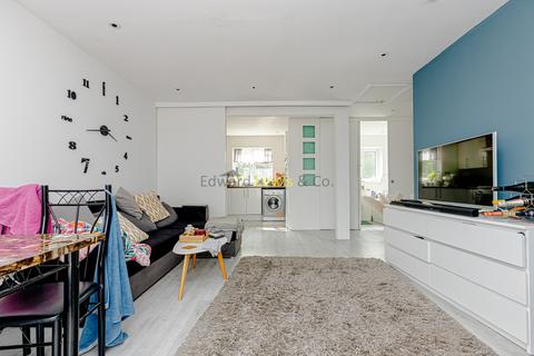 1 bedroom flat for sale, Pretoria Avenue, London E17