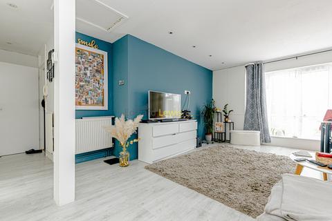1 bedroom flat for sale, Pretoria Avenue, London E17
