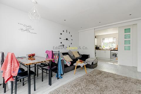 1 bedroom flat for sale, Pretoria Avenue, London E17