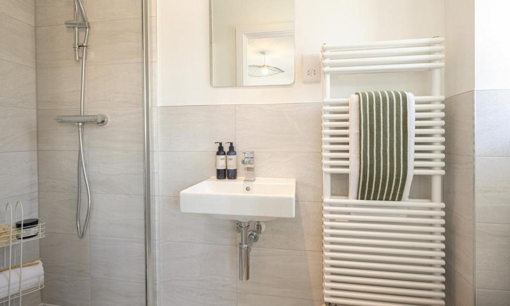 Dandara - Wittering Place - The Charleston,...