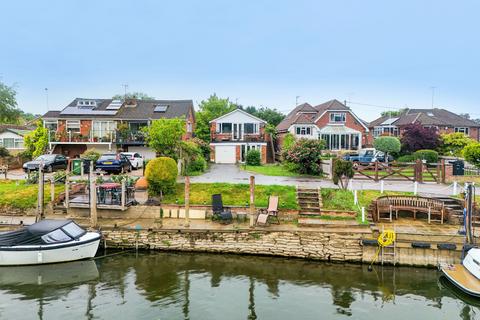 8 River Gardens, Purley On Thames, Reading, RG8 8BX
