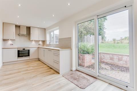 3 bedroom detached house to rent, Wood Walk, Barnsley S71