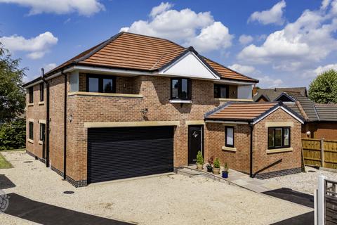 4 bedroom detached house to rent, Tempest Road, Lostock, Bolton, Greater Manchester, BL6 4HS