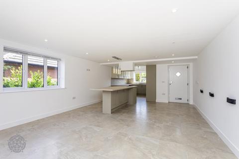4 bedroom detached house to rent, Tempest Road, Lostock, Bolton, Greater Manchester, BL6 4HS