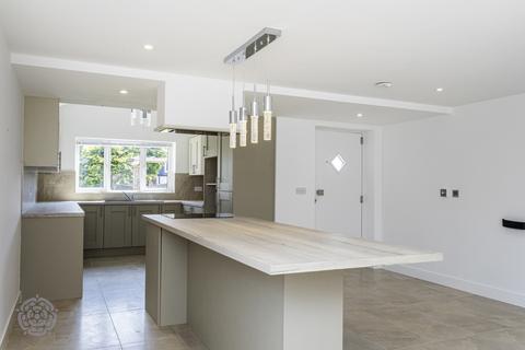 4 bedroom detached house to rent, Tempest Road, Lostock, Bolton, Greater Manchester, BL6 4HS