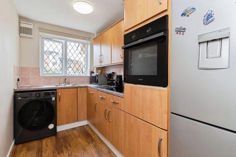 2 bedroom flat for sale, Midland Court, Telford TF7