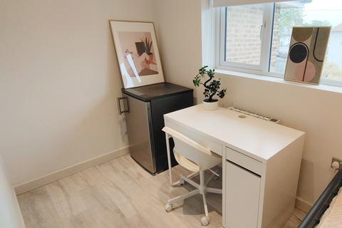 2 bedroom flat to rent, YOHO Kingston Addison Gardens 2b1b
