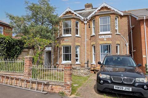 St. Michaels Road, St. Helens, PO33 1YJ