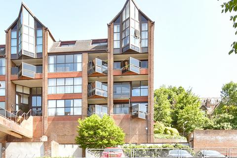 2 bedroom ground floor flat for sale, Esplanade, Esplanade, Rochester, Kent