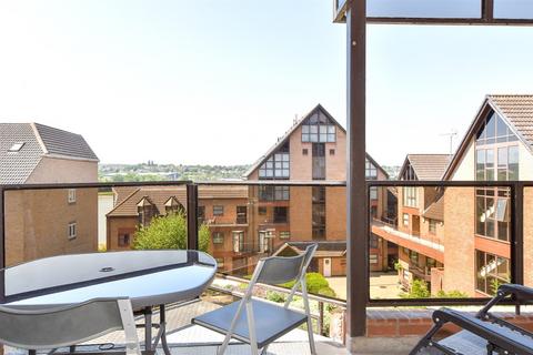 2 bedroom ground floor flat for sale, Esplanade, Esplanade, Rochester, Kent