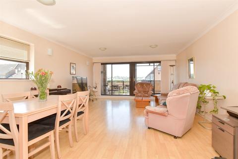 2 bedroom ground floor flat for sale, Esplanade, Esplanade, Rochester, Kent
