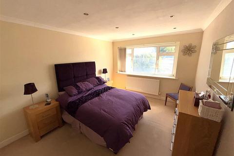 2b Pickhurst Park, Bromley, BR2 0UF