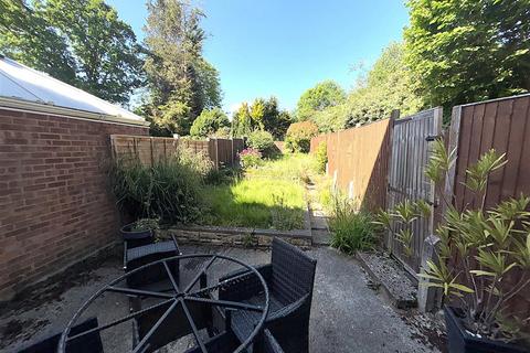2b Pickhurst Park, Bromley, BR2 0UF