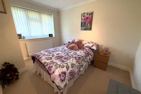 2b Pickhurst Park, Bromley, BR2 0UF