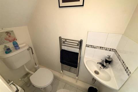 2b Pickhurst Park, Bromley, BR2 0UF