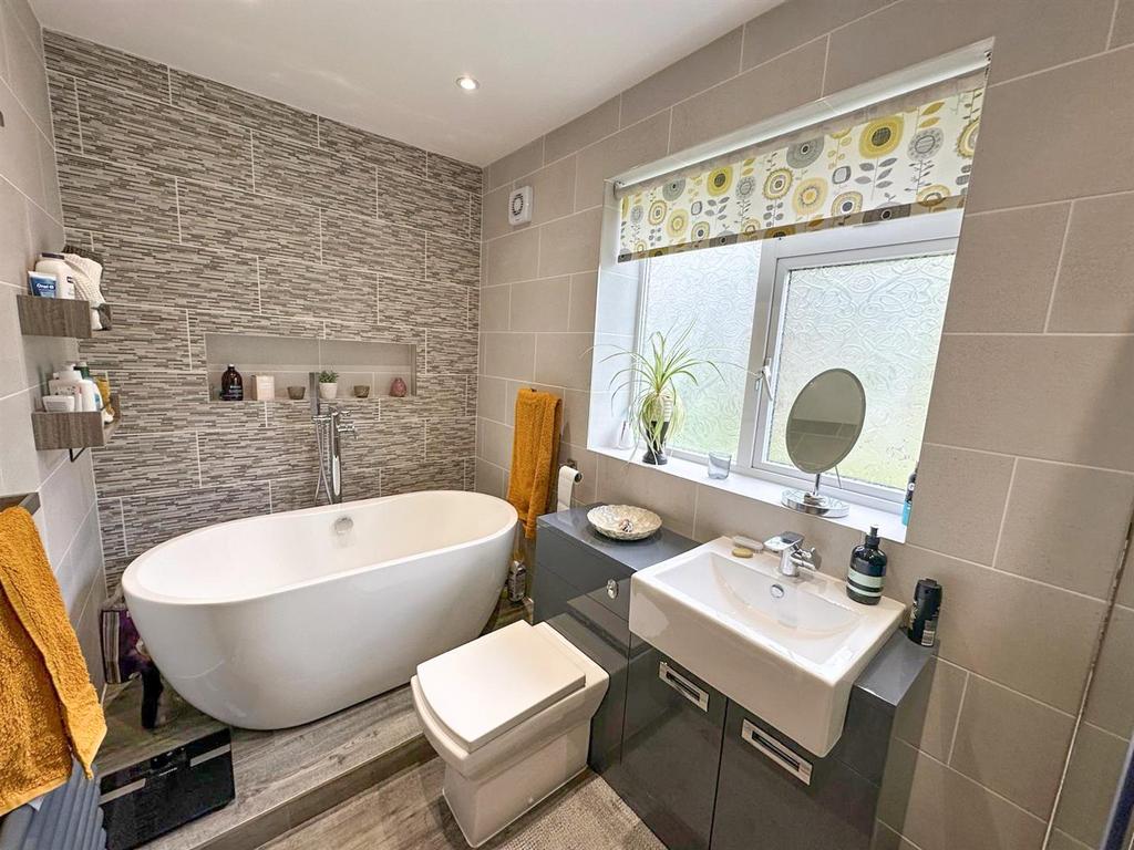 3 bed semi-detached property, Utley