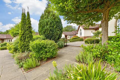 2 bedroom flat for sale, Alma Road, Reigate, Surrey