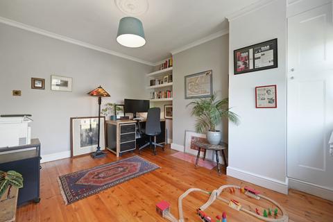 32 Polsted Road, London, SE6 4YQ