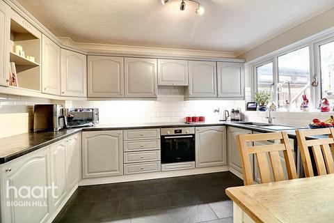 6 Nightingale Close, Biggin Hill, Westerham, TN16 3LW