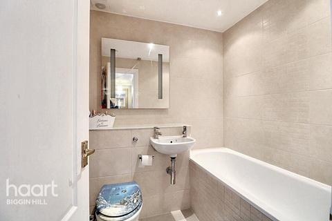 6 Nightingale Close, Biggin Hill, Westerham, TN16 3LW