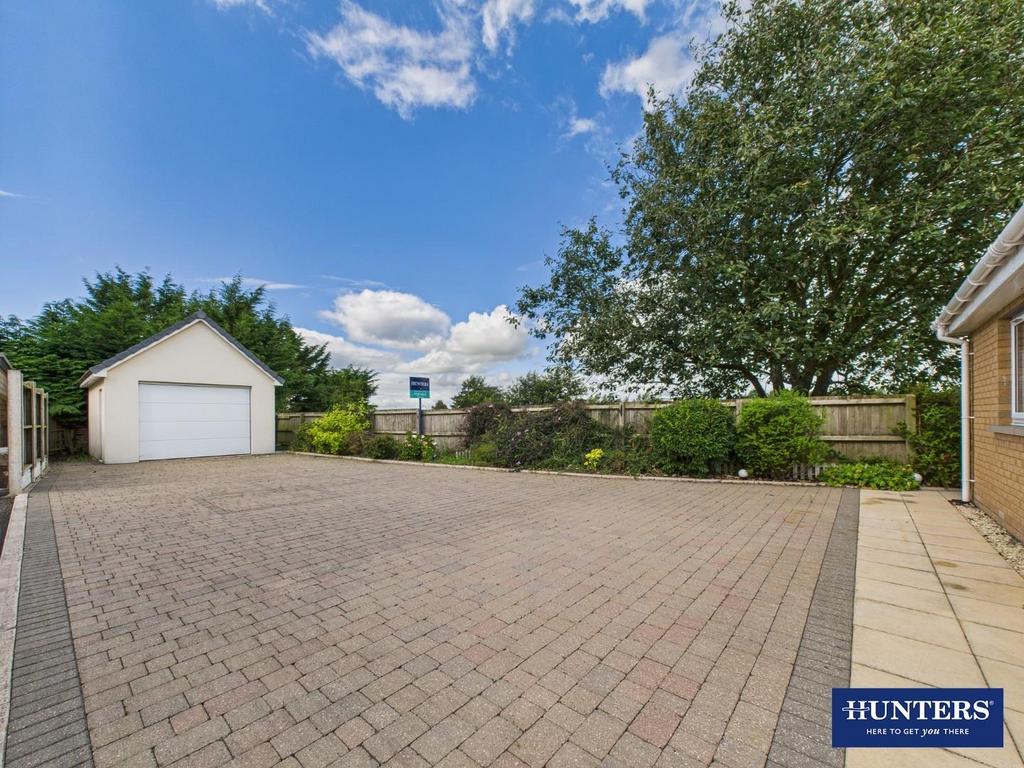 Driveway/Garage