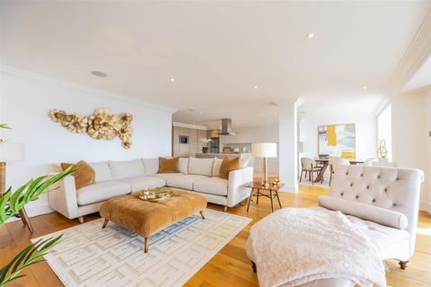 2 bedroom apartment for sale, THE SHORE, Westcliff-On-Sea
