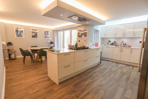 undefined, LAVERSHOTT HALL, WINDLESHAM, SURREY, GU20 6LE