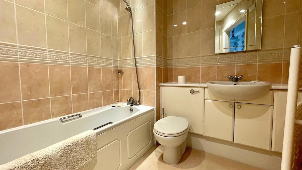 3 piece tiled bathroom